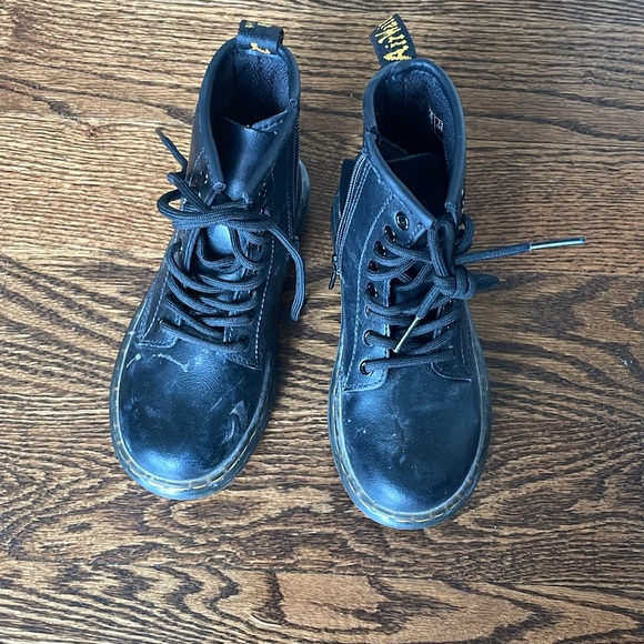 Boots - Picture 2 of 6